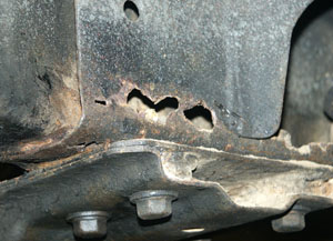 Rostloch, Rahmen, rust, frame, Nissan, nissan, Patrol, patrol, Safari, safari, Patrol GR, patrol gr, Safari GR, safari gr, GR, gr, KR, kr, Patrol GQ, patrol gq, Safari GQ, safari gq, GQ, gq, Y60, y60, JRY60, jry60, JRLY60, jrly60, VRGY60, vrgy60, ARGY60, argy60, TD42, td42, 4.2-Liter, 4.2 Litre, 4.2 litre, 4,2-Liter, Sechszylinder, Inlinesix, inlinesix, high roof, Hochdach, Jeep, jeep, Wrangler, wrangler, TJ, tj, Yamaha, Kodiak, yamaha, kodiak, 4x4, 4WD, 4wd, four wheel drive, AWD, awd, Offroad, offroad, Off Road, OFF ROAD, off road, offroader, Allradler, Allradantrieb, Gel&auml;ndeuntersetzung, Reduktion, low gears, Differenzialsperre, Differentialsperre, locker, Gelaendewagen, Gel&auml;ndewagen, Reisen, reisen, travel, Expedition, expedition, Tour, tour, Tuning, tuning, tune, Zubeh&ouml;r, equipment