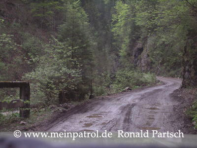 Fumosito, Schlucht, Ordancusei ,Garda de Sus, Rum&auml;nien, romania, roumania, Nissan, nissan, Patrol, patrol, Safari, safari, Patrol GR, patrol gr, Safari GR, safari gr, GR, gr, KR, kr, Patrol GQ, patrol gq, Safari GQ, safari gq, GQ, gq, Y60, y60, JRY60, jry60, JRLY60, jrly60, VRGY60, vrgy60, ARGY60, argy60, TD42, td42, 4.2-Liter, 4.2 Litre, 4.2 litre, 4,2-Liter, Sechszylinder, Inlinesix, inlinesix, high roof, Hochdach, Jeep, jeep, Wrangler, wrangler, TJ, tj, Yamaha, Kodiak, yamaha, kodiak, 4x4, 4WD, 4wd, four wheel drive, AWD, awd, Offroad, offroad, Off Road, OFF ROAD, off road, offroader, Allradler, Allradantrieb, Gel&auml;ndeuntersetzung, Reduktion, low gears, Differenzialsperre, Differentialsperre, locker, Gelaendewagen, Gel&auml;ndewagen, Reisen, reisen, travel, Expedition, expedition, Tour, tour, Tuning, tuning, tune, Zubeh&ouml;r, equipment