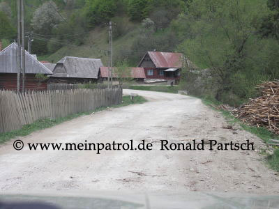 Fumosito, Nordufer, Stausees, Lacul Fantanel, Rachitele, Franz Nagy, Gilau, Transsylvania, Trophy, Rum&auml;nien, romania, roumania, Nissan, nissan, Patrol, patrol, Safari, safari, Patrol GR, patrol gr, Safari GR, safari gr, GR, gr, KR, kr, Patrol GQ, patrol gq, Safari GQ, safari gq, GQ, gq, Y60, y60, JRY60, jry60, JRLY60, jrly60, VRGY60, vrgy60, ARGY60, argy60, TD42, td42, 4.2-Liter, 4.2 Litre, 4.2 litre, 4,2-Liter, Sechszylinder, Inlinesix, inlinesix, high roof, Hochdach, Jeep, jeep, Wrangler, wrangler, TJ, tj, Yamaha, Kodiak, yamaha, kodiak, 4x4, 4WD, 4wd, four wheel drive, AWD, awd, Offroad, offroad, Off Road, OFF ROAD, off road, offroader, Allradler, Allradantrieb, Gel&auml;ndeuntersetzung, Reduktion, low gears, Differenzialsperre, Differentialsperre, locker, Gelaendewagen, Gel&auml;ndewagen, Reisen, reisen, travel, Expedition, expedition, Tour, tour, Tuning, tuning, tune, Zubeh&ouml;r, equipment