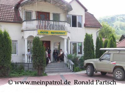 Fumosito, Motel, Trei Stejari, Telciu, Rum&auml;nien, romania, roumania, Nissan, nissan, Patrol, patrol, Safari, safari, Patrol GR, patrol gr, Safari GR, safari gr, GR, gr, KR, kr, Patrol GQ, patrol gq, Safari GQ, safari gq, GQ, gq, Y60, y60, JRY60, jry60, JRLY60, jrly60, VRGY60, vrgy60, ARGY60, argy60, TD42, td42, 4.2-Liter, 4.2 Litre, 4.2 litre, 4,2-Liter, Sechszylinder, Inlinesix, inlinesix, high roof, Hochdach, Jeep, jeep, Wrangler, wrangler, TJ, tj, Yamaha, Kodiak, yamaha, kodiak, 4x4, 4WD, 4wd, four wheel drive, AWD, awd, Offroad, offroad, Off Road, OFF ROAD, off road, offroader, Allradler, Allradantrieb, Gel&auml;ndeuntersetzung, Reduktion, low gears, Differenzialsperre, Differentialsperre, locker, Gelaendewagen, Gel&auml;ndewagen, Reisen, reisen, travel, Expedition, expedition, Tour, tour, Tuning, tuning, tune, Zubeh&ouml;r, equipment