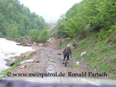 Fumosito, Vaser-Tal, Viseu de Sus, Rum&auml;nien, romania, roumania, ARB, arb, Touring, touring, Awning, awning, Australia, australia, Nissan, nissan, Patrol, patrol, Safari, safari, Patrol GR, patrol gr, Safari GR, safari gr, GR, gr, KR, kr, Patrol GQ, patrol gq, Safari GQ, safari gq, GQ, gq, Y60, y60, JRY60, jry60, JRLY60, jrly60, VRGY60, vrgy60, ARGY60, argy60, TD42, td42, 4.2-Liter, 4.2 Litre, 4.2 litre, 4,2-Liter, Sechszylinder, Inlinesix, inlinesix, high roof, Hochdach, Jeep, jeep, Wrangler, wrangler, TJ, tj, Yamaha, Kodiak, yamaha, kodiak, 4x4, 4WD, 4wd, four wheel drive, AWD, awd, Offroad, offroad, Off Road, OFF ROAD, off road, offroader, Allradler, Allradantrieb, Gel&auml;ndeuntersetzung, Reduktion, low gears, Differenzialsperre, Differentialsperre, locker, Gelaendewagen, Gel&auml;ndewagen, Reisen, reisen, travel, Expedition, expedition, Tour, tour, Tuning, tuning, tune, Zubeh&ouml;r, equipment