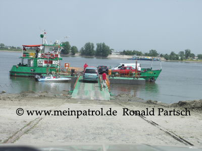 Fumosito, Donaudelta, F&auml;hre, Donau, Braila, Rum&auml;nien, romania, roumania, Nissan, nissan, Patrol, patrol, Safari, safari, Patrol GR, patrol gr, Safari GR, safari gr, GR, gr, KR, kr, Patrol GQ, patrol gq, Safari GQ, safari gq, GQ, gq, Y60, y60, JRY60, jry60, JRLY60, jrly60, VRGY60, vrgy60, ARGY60, argy60, TD42, td42, 4.2-Liter, 4.2 Litre, 4.2 litre, 4,2-Liter, Sechszylinder, Inlinesix, inlinesix, high roof, Hochdach, Jeep, jeep, Wrangler, wrangler, TJ, tj, Yamaha, Kodiak, yamaha, kodiak, 4x4, 4WD, 4wd, four wheel drive, AWD, awd, Offroad, offroad, Off Road, OFF ROAD, off road, offroader, Allradler, Allradantrieb, Gel&auml;ndeuntersetzung, Reduktion, low gears, Differenzialsperre, Differentialsperre, locker, Gelaendewagen, Gel&auml;ndewagen, Reisen, reisen, travel, Expedition, expedition, Tour, tour, Tuning, tuning, tune, Zubeh&ouml;r, equipment