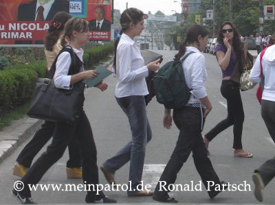 Frauen in Rum&auml;nien, Fumosito, Rum&auml;nien, romania, roumania, Nissan, nissan, Patrol, patrol, Safari, safari, Patrol GR, patrol gr, Safari GR, safari gr, GR, gr, KR, kr, Patrol GQ, patrol gq, Safari GQ, safari gq, GQ, gq, Y60, y60, JRY60, jry60, JRLY60, jrly60, VRGY60, vrgy60, ARGY60, argy60, TD42, td42, 4.2-Liter, 4.2 Litre, 4.2 litre, 4,2-Liter, Sechszylinder, Inlinesix, inlinesix, high roof, Hochdach, Jeep, jeep, Wrangler, wrangler, TJ, tj, Yamaha, Kodiak, yamaha, kodiak, 4x4, 4WD, 4wd, four wheel drive, AWD, awd, Offroad, offroad, Off Road, OFF ROAD, off road, offroader, Allradler, Allradantrieb, Gel&auml;ndeuntersetzung, Reduktion, low gears, Differenzialsperre, Differentialsperre, locker, Gelaendewagen, Gel&auml;ndewagen, Reisen, reisen, travel, Expedition, expedition, Tour, tour, Tuning, tuning, tune, Zubeh&ouml;r, equipment