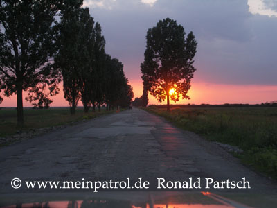 Abschied, good bye, Sintea Mare, Fumosito, Rum&auml;nien, romania, roumania, Nissan, nissan, Patrol, patrol, Safari, safari, Patrol GR, patrol gr, Safari GR, safari gr, GR, gr, KR, kr, Patrol GQ, patrol gq, Safari GQ, safari gq, GQ, gq, Y60, y60, JRY60, jry60, JRLY60, jrly60, VRGY60, vrgy60, ARGY60, argy60, TD42, td42, 4.2-Liter, 4.2 Litre, 4.2 litre, 4,2-Liter, Sechszylinder, Inlinesix, inlinesix, high roof, Hochdach, Jeep, jeep, Wrangler, wrangler, TJ, tj, Yamaha, Kodiak, yamaha, kodiak, 4x4, 4WD, 4wd, four wheel drive, AWD, awd, Offroad, offroad, Off Road, OFF ROAD, off road, offroader, Allradler, Allradantrieb, Gel&auml;ndeuntersetzung, Reduktion, low gears, Differenzialsperre, Differentialsperre, locker, Gelaendewagen, Gel&auml;ndewagen, Reisen, reisen, travel, Expedition, expedition, Tour, tour, Tuning, tuning, tune, Zubeh&ouml;r, equipment