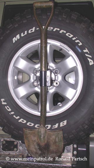 Sandschaufel, Sahara, W&uuml;ste, Tunesien, tunisia, Nissan, nissan, Patrol, patrol, Safari, safari, Patrol GR, patrol gr, Safari GR, safari gr, GR, gr, KR, kr, Patrol GQ, patrol gq, Safari GQ, safari gq, GQ, gq, Y60, y60, JRY60, jry60, JRLY60, jrly60, VRGY60, vrgy60, ARGY60, argy60, TD42, td42, 4.2-Liter, 4.2 Litre, 4.2 litre, 4,2-Liter, Sechszylinder, Inlinesix, inlinesix, high roof, Hochdach, Jeep, jeep, Wrangler, wrangler, TJ, tj, Yamaha, Kodiak, yamaha, kodiak, 4x4, 4WD, 4wd, four wheel drive, AWD, awd, Offroad, offroad, Off Road, OFF ROAD, off road, offroader, Allradler, Allradantrieb, Gel&auml;ndeuntersetzung, Reduktion, low gears, Differenzialsperre, Differentialsperre, locker, Gelaendewagen, Gel&auml;ndewagen, Reisen, reisen, travel, Expedition, expedition, Tour, tour, Tuning, tuning, tune, Zubeh&ouml;r, equipment